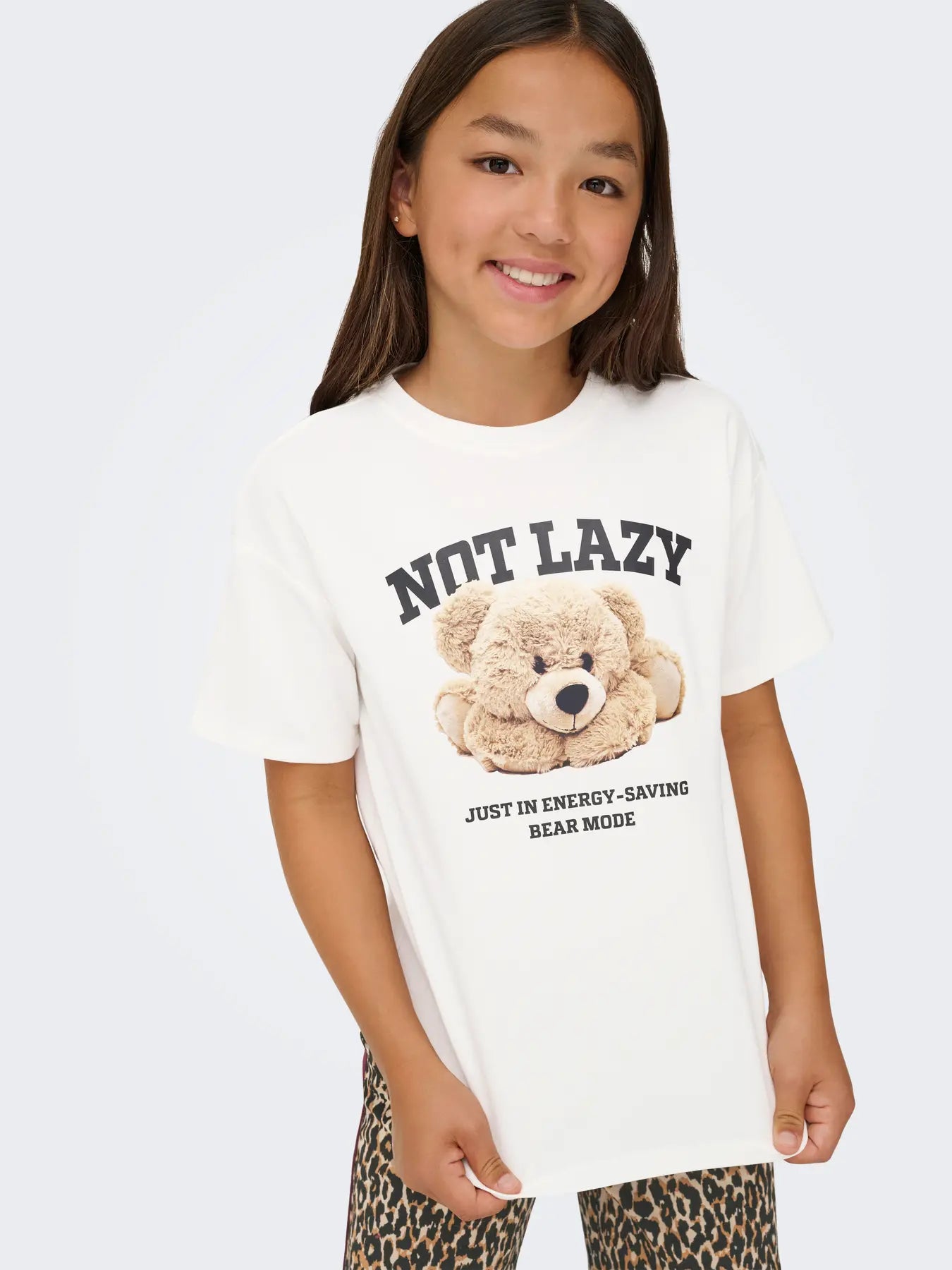 Only Girls — T-Shirt "Not Lazy" mit Bärchen | Off White
