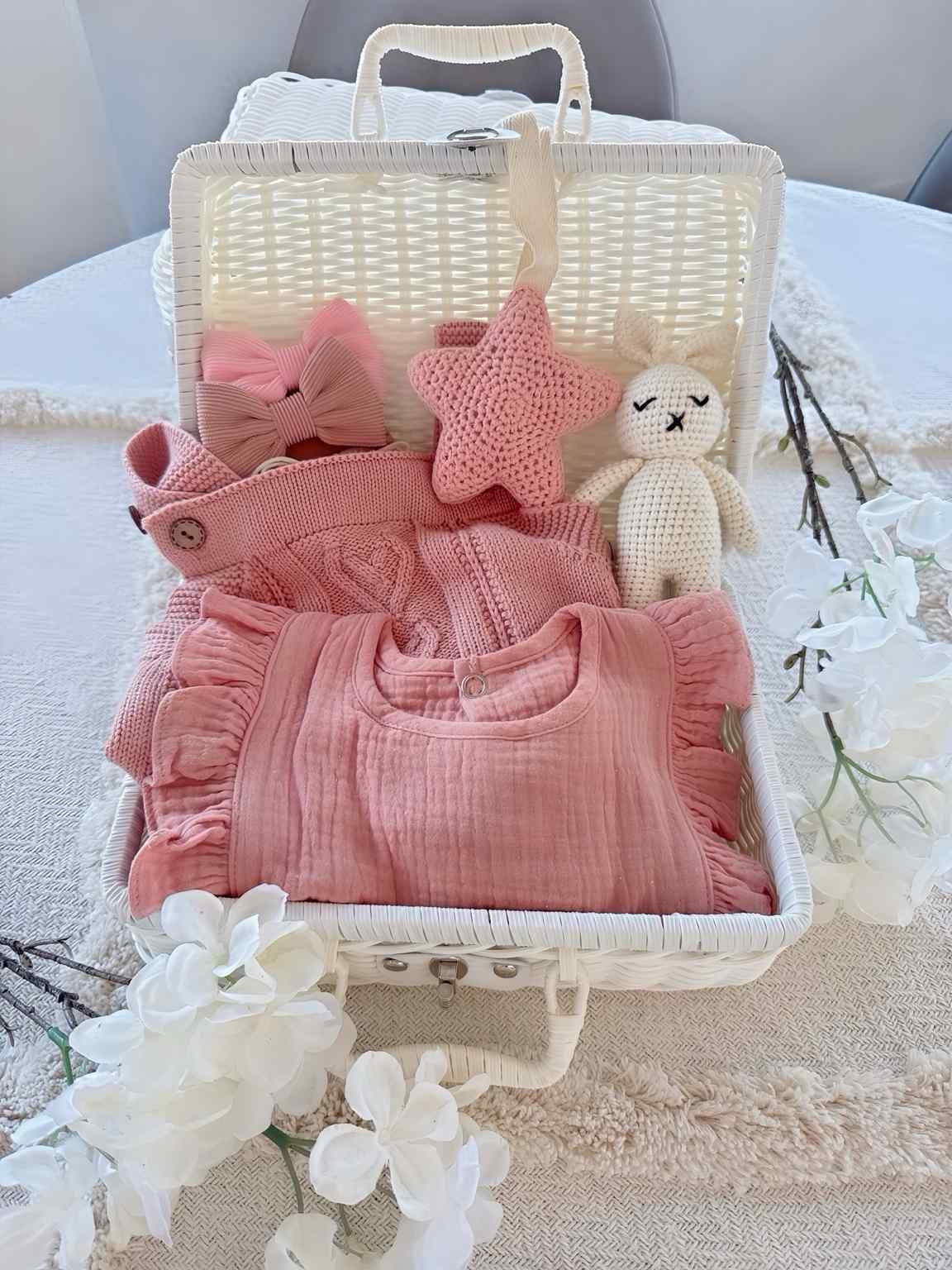 Babygeschenkset in einem eleganten Koffer – „Blush Knit“