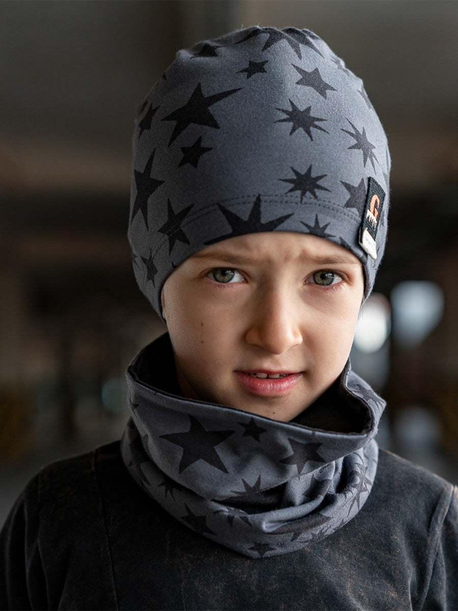 Set s beret kapom i grijačem za vrat