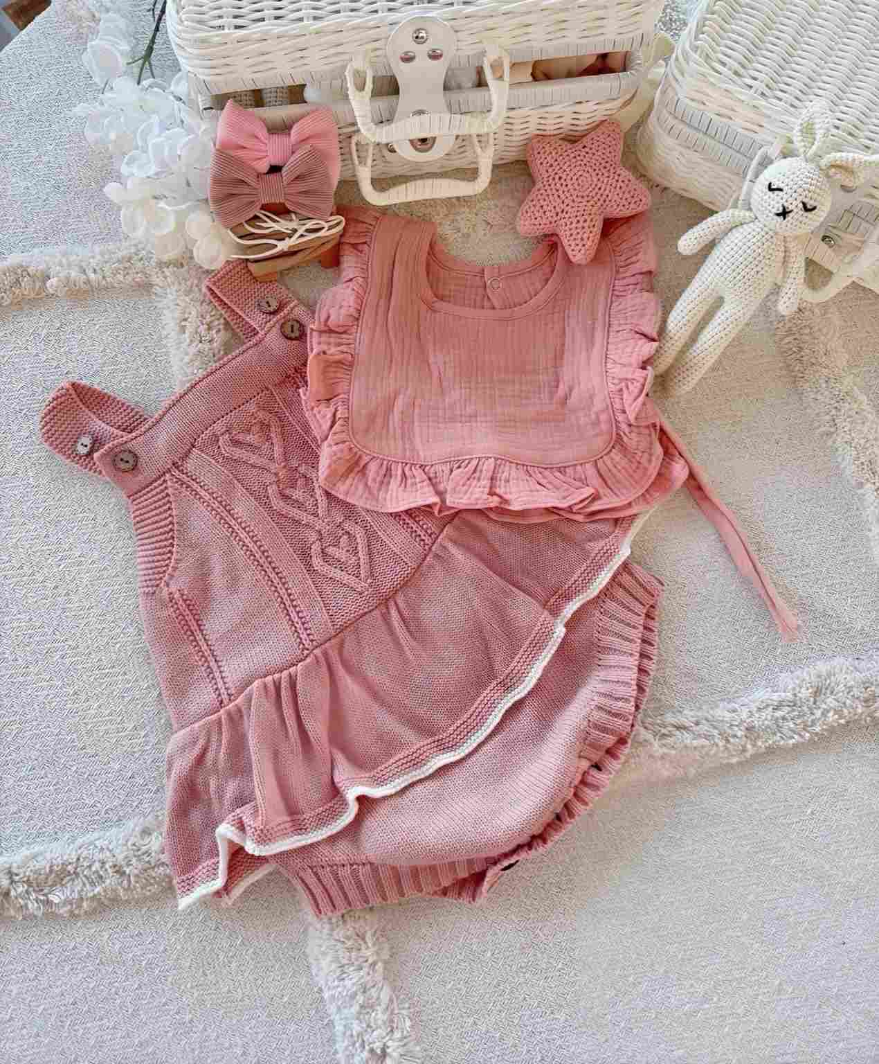 Babygeschenkset in einem eleganten Koffer – „Blush Knit“
