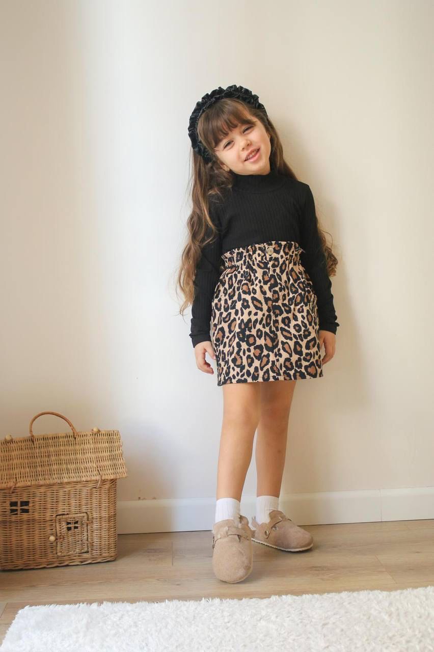 Kinderset - schwarzer Rollkragenpullover und Leopardenrock