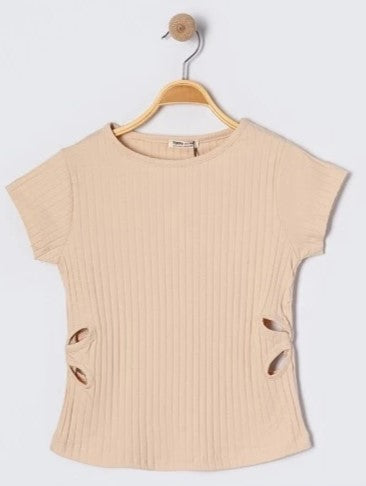 T-shirt for girls aged 6 to 9 with side cutouts