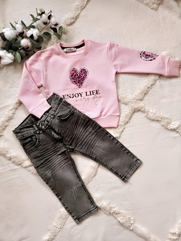 Trendy set for girls – Comfort and style in one