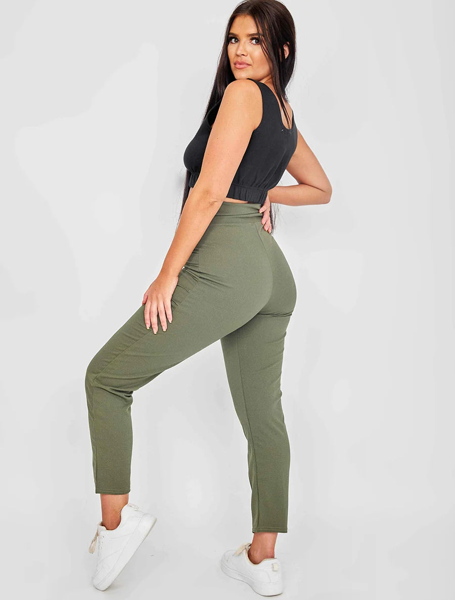 Hose mit hoher Taille und Bügelfalten