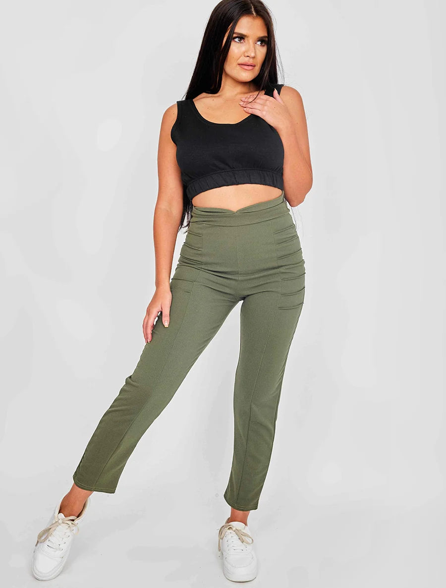 Hose mit hoher Taille und Bügelfalten