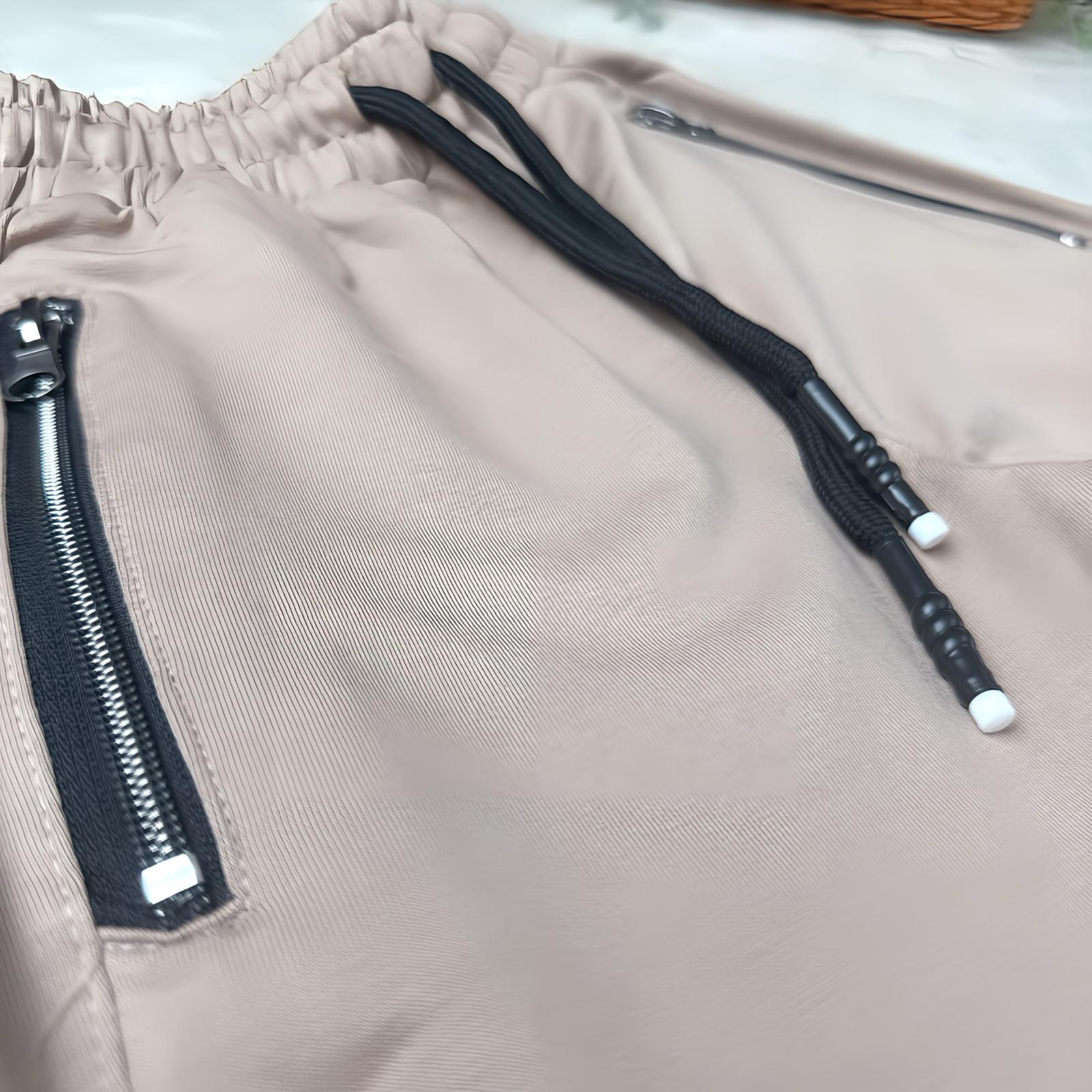 Boys' tracksuit bottoms - practical and modern design (Sizes 110-134)