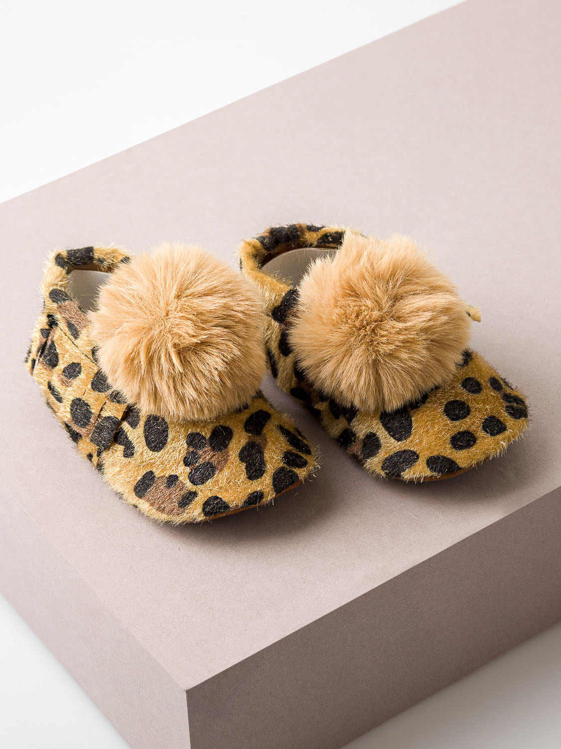 Cumino Leopard Papučice za Bebe - Faux Leather s Cute Fluffy Detaljima (0-18 mjeseci)