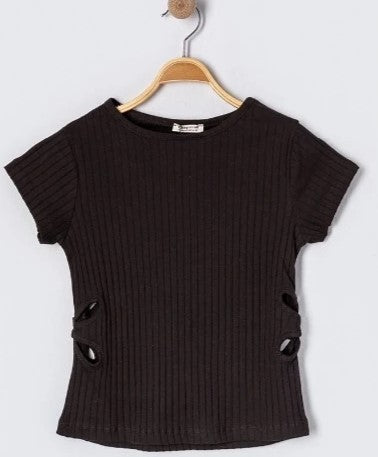 T-shirt for girls aged 6 to 9 with side cutouts