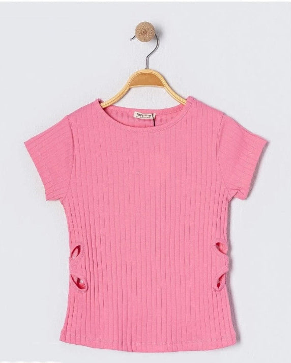 T-shirt for girls aged 6 to 9 with side cutouts