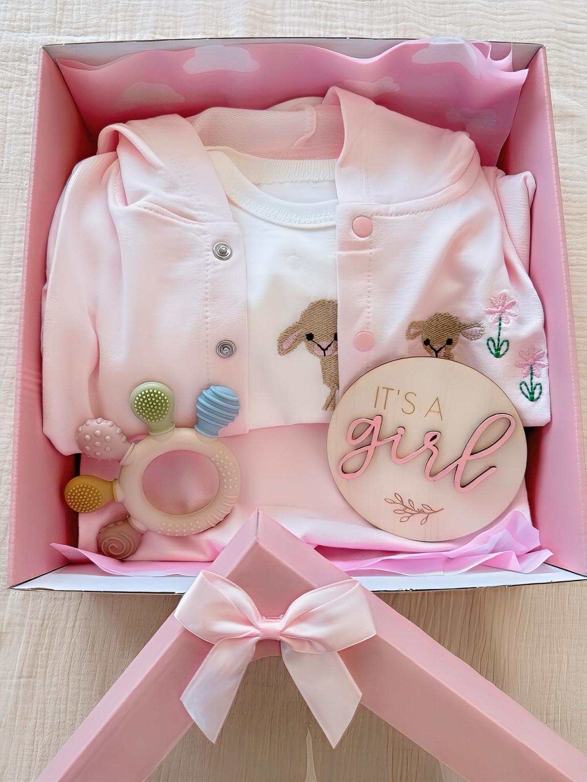 Gift package for a baby girl made of 100% cotton (Sizes 56–74)