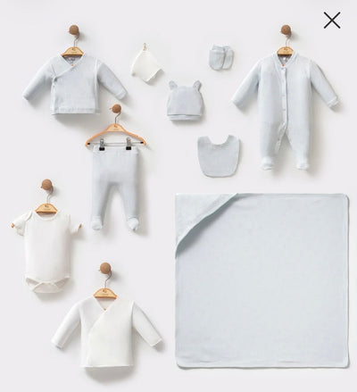 Premium Baby Shower Poklon Set (10 kom) u Drvenoj “OH BABY” Kutiji