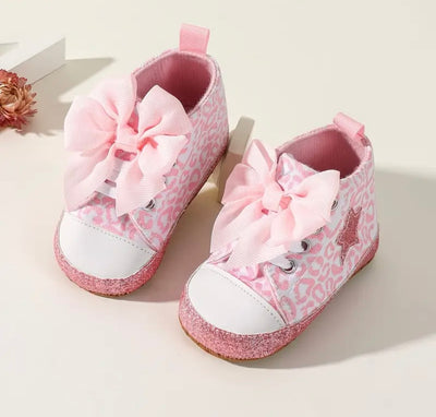 Babysneaker mit Schleife – rutschfeste Schuhe für Mädchen