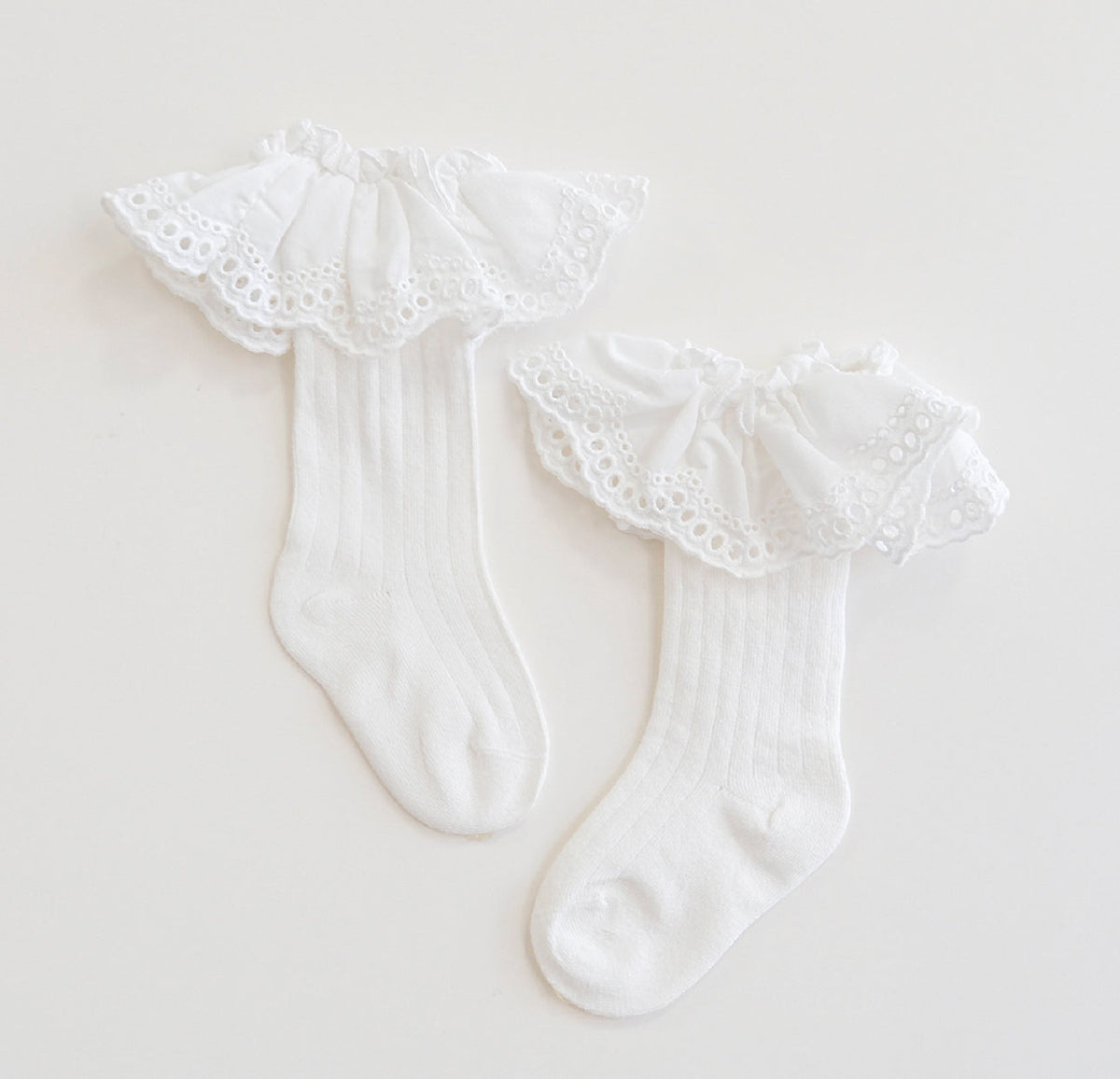 Geschenkset für Babys „Little Heart“ – Body, Stirnband, Socken und Rassel