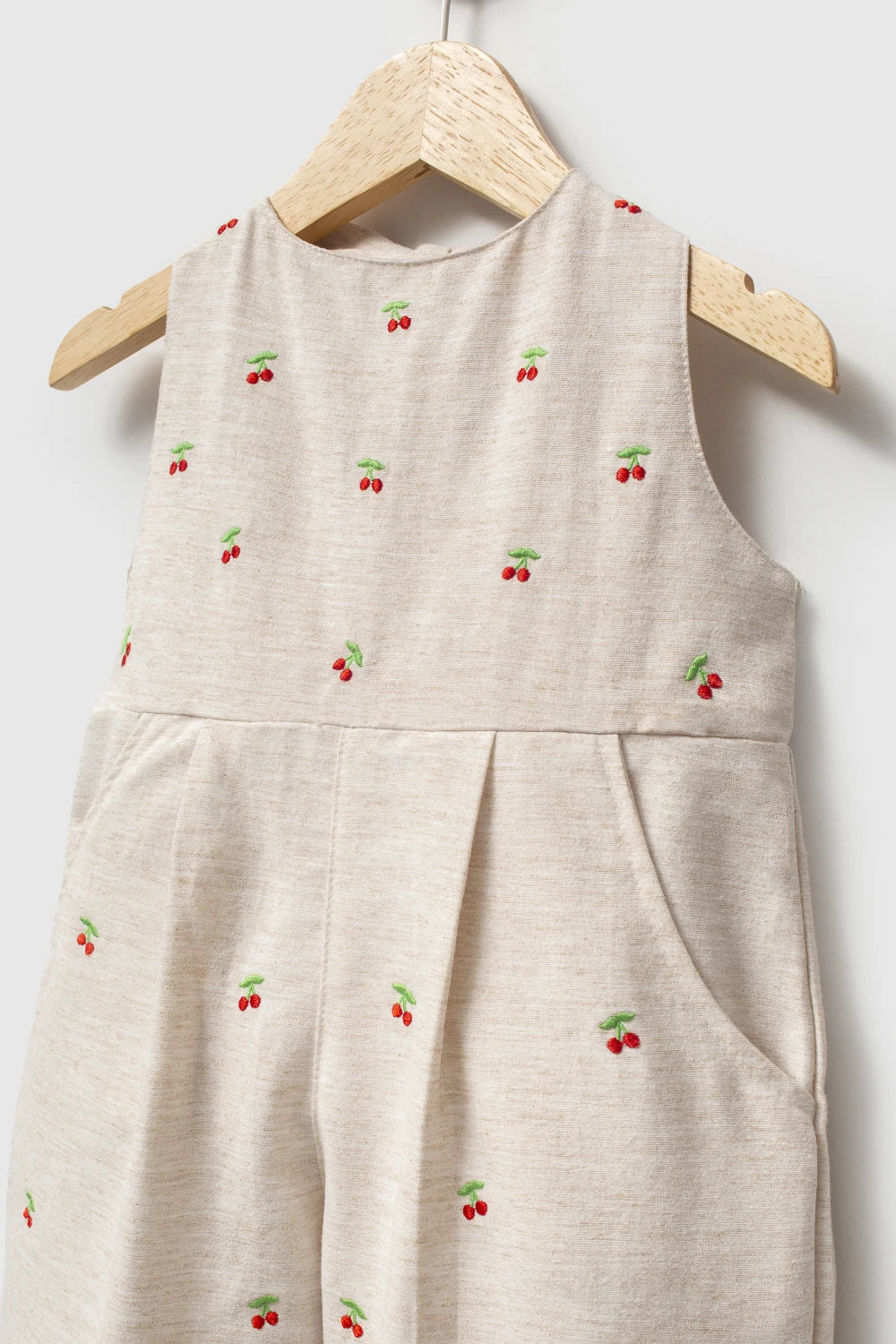 Cumino Cherry Embroidered dječji kombinezon (2–5 G)
