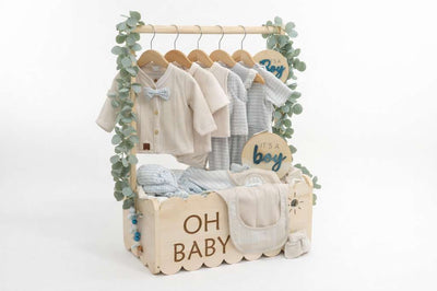 Premium Baby Shower Geschenkset (10-teilig) in einer „OH BABY“ Holzbox