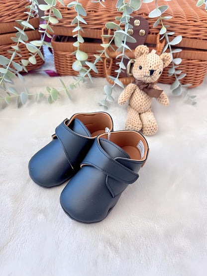 Elegant shoes for baby boys