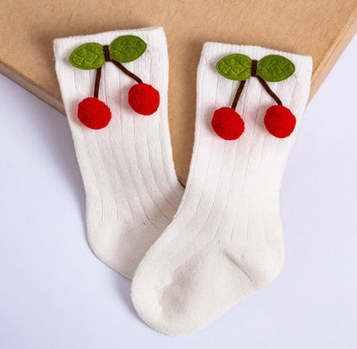 Premium Baby-Geschenkset – Kleidchen mit Kirsch-Details