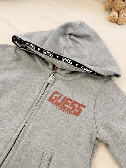 Guess dječja dukserica s kapuljačom – udobnost i stil za svaki dan - Šaramondo