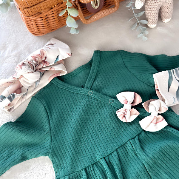 Set for babies with a strap - Dark green and beige combination