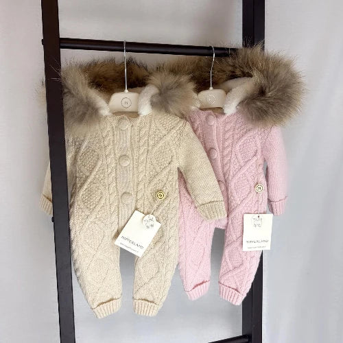 Nipperland – Gestrickter Jumpsuit mit offenem Bein