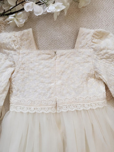 Edles Kinderkleid mit Spitzendetails (2-5 Jahre)