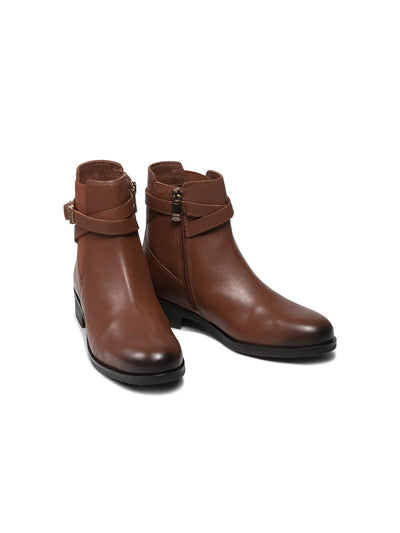 Tommy Hilfiger – Flacher Stiefel mit TH-Hardware am Gürtel