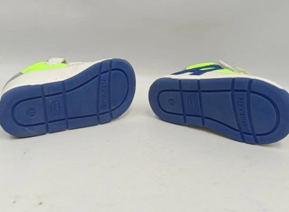 Chicco children's first steps sneakers (size 18–20)