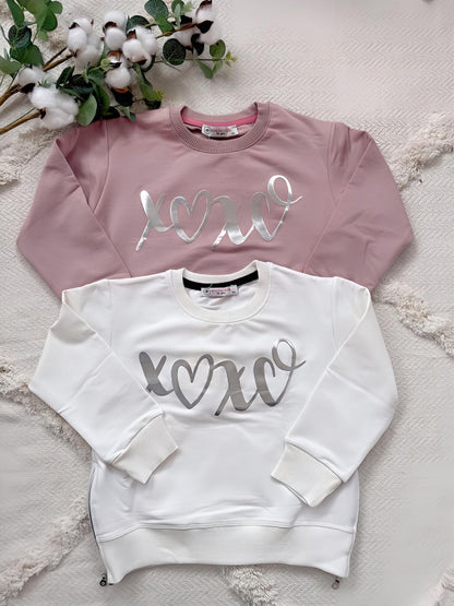 Modernes Kinder-T-Shirt mit XOXO-Aufdruck und seitlichem Reißverschluss