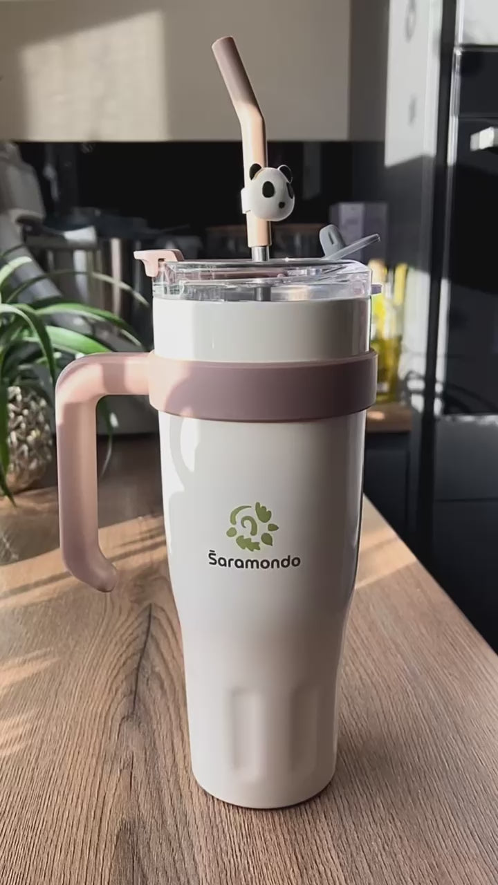 Thermoskannen mit Henkel und Panda-Strohhalm