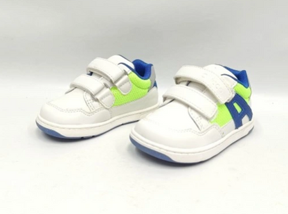 Chicco children's first steps sneakers (size 18–20)